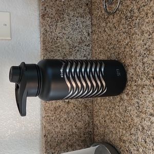 NWT Simple modern 32 oz flask